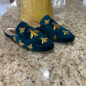 New INC International Concepts Jade Velvet Gold Bees Flat Mules Size 8M